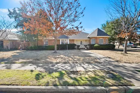 323 Bryan Pl, Cedar Hill, TX 75104