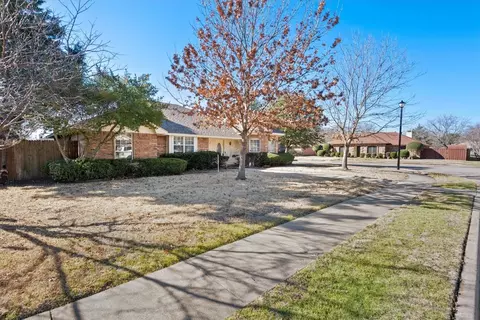 323 Bryan Pl, Cedar Hill, TX 75104 photo 2