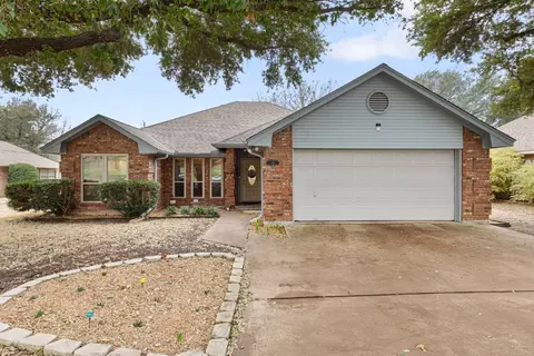 70 Delmore Dr, Hillsboro, TX 76645