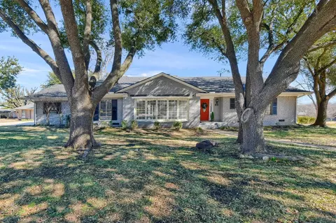 1011 Western Hills Dr, Sherman, TX 75092