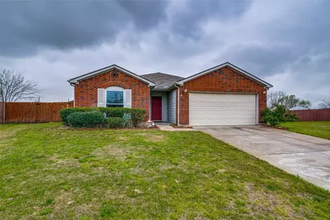 1208 Feather Crest Dr, Krum, TX 76249