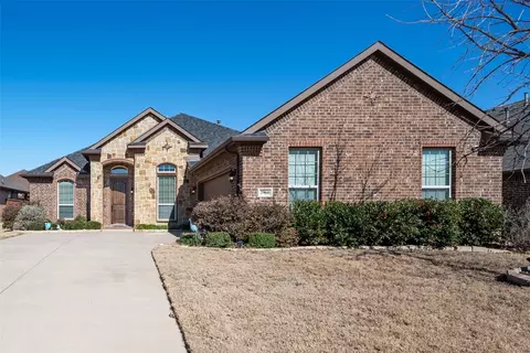 2960 Salina Dr, Grand Prairie, TX 75054