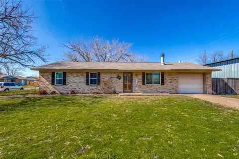 803 S 1st St, Sanger, TX 76266