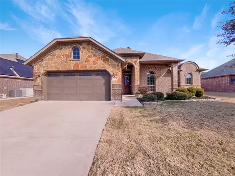 105 Traveller St, Waxahachie, TX 75165