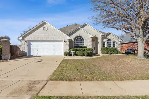 5801 Clear Creek Dr, Haltom City, TX 76137
