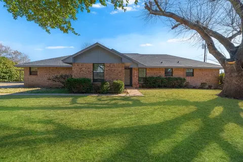 202 Brookwood Ct, Ovilla, TX 75154