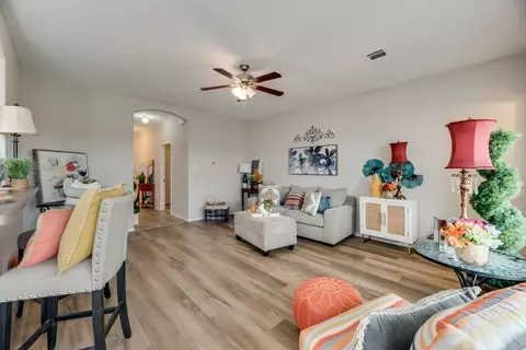 10413 Manhassett Dr, Fort Worth, TX 76140