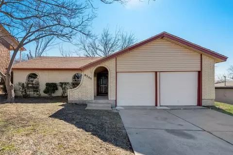 8505 Gibbs Dr, White Settlement, TX 76108