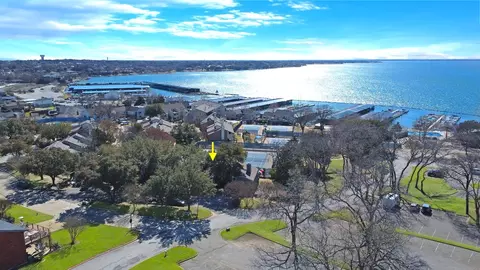 558 Yacht Club Dr, Rockwall, TX 75032