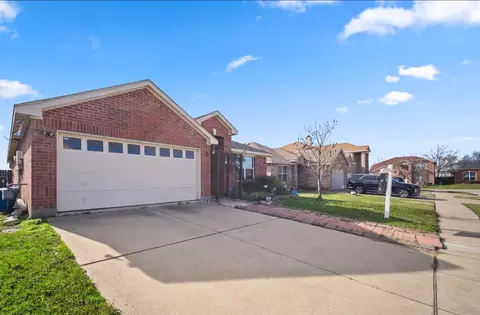 912 Pryor Dr, Arlington, TX 76001