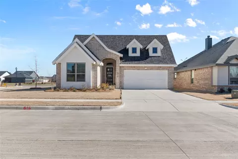 616 Wood Brook Ln, Burleson, TX 76028