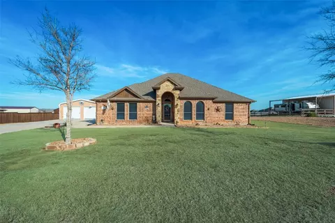 154 High Ridge Ct, Decatur, TX 76234