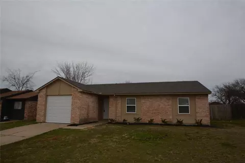 7005 Sandybrook Dr, Fort Worth, TX 76120