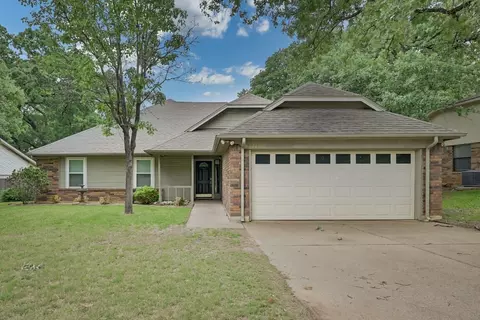 2111 Reverchon Dr, Arlington, TX 76017
