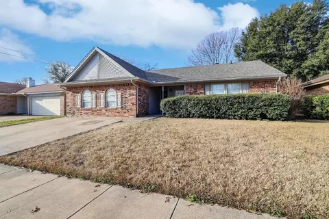 7613 Echo Hill Dr, Watauga, TX 76148