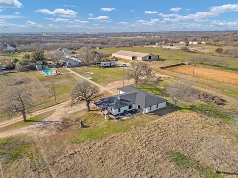 1901 Melissa Ln, Cleburne, TX 76031