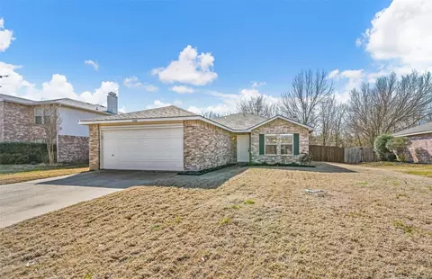 9200 Seven Oaks Ln, Denton, TX 76210