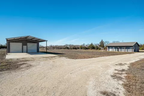 254 County Rd 4445, Trenton, TX 75490