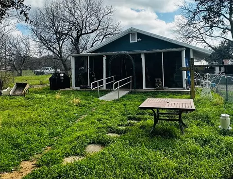 903 E Hullum St, Breckenridge, TX 76424