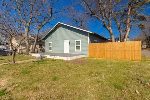 575 E Houston St, Paris, TX 75460