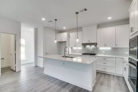 5605 Woodlands Dr, The Colony, TX 75056