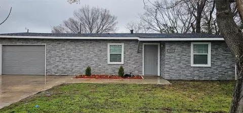 502 Willowbrook Dr, Mesquite, TX 75149