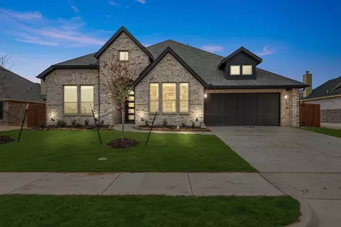 810 Monza Dr, Midlothian, TX 76065