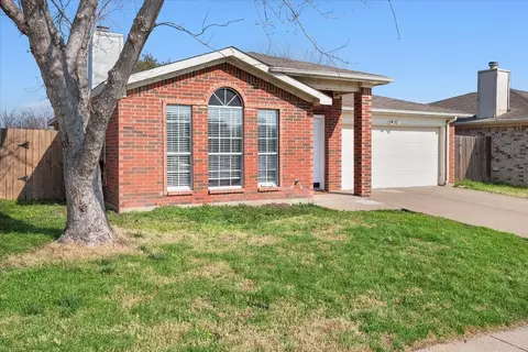 719 Valley Spring Dr, Arlington, TX 76018