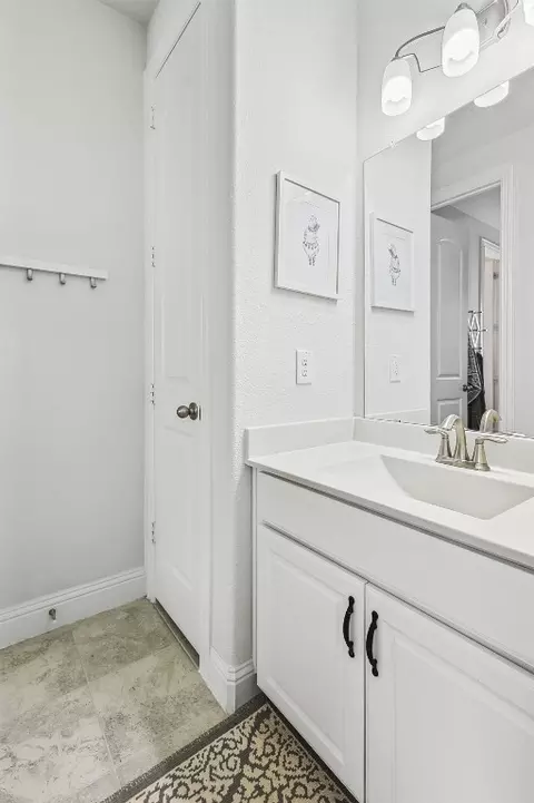 Bath - 1201 Treeline Dr, Argyle, TX 76226 photo 6 of 9