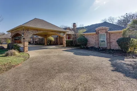 2814 Country Valley Rd, Garland, TX 75043