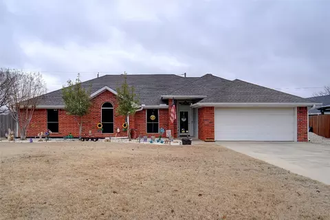 318 Edgewood St, Krum, TX 76249