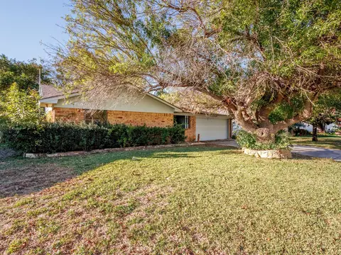 3604 Arrowhead Dr, Brownwood, TX 76801