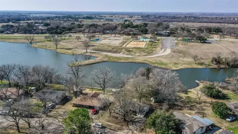 548 Lakeshore Dr, Ennis, TX 75119
