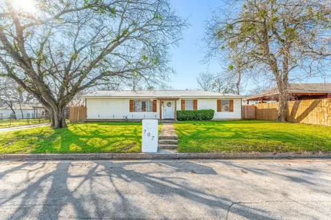 707 N Walnut St, Weatherford, TX 76086