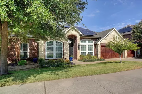 815 Spring Creek Dr, Grapevine, TX 76051