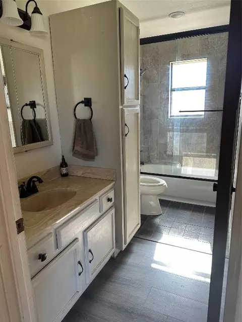 Bath - 3960 Sunset School Rd, Sunset, TX 76270 photo 1 of 2