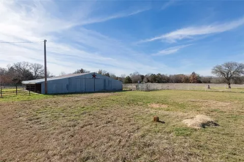 Exterior - 3960 Sunset School Rd, Sunset, TX 76270 photo 3 of 6
