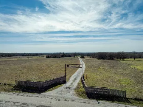 Exterior - 3960 Sunset School Rd, Sunset, TX 76270 photo 4 of 6