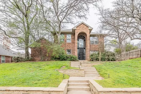 3048 Creekview Dr, Grapevine, TX 76051
