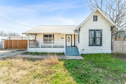 1004 E Hook St, Stephenville, TX 76401