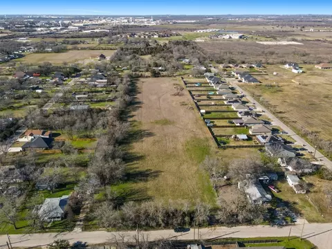 863 Cedar St, Cleburne, TX 76031 photo 9