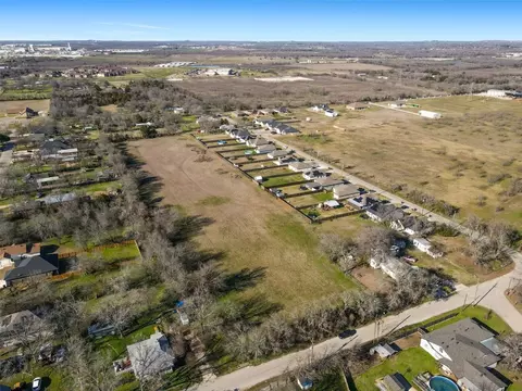 863 Cedar St, Cleburne, TX 76031
