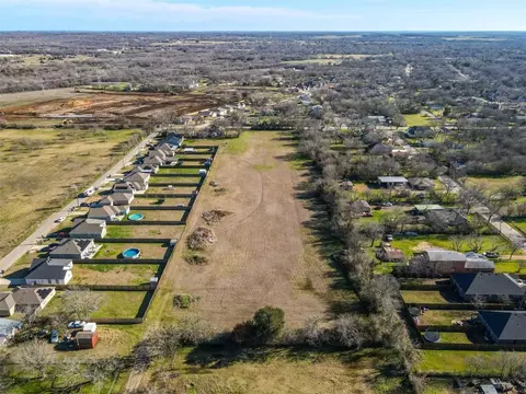 863 Cedar St, Cleburne, TX 76031 photo 2