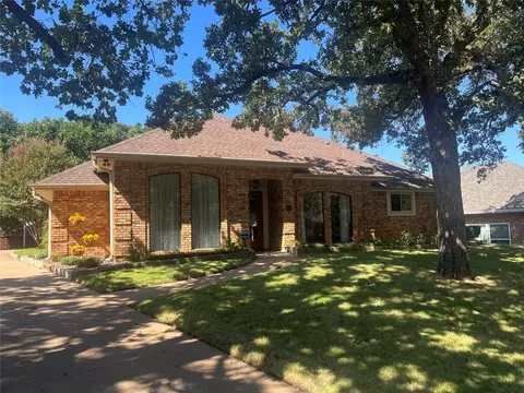 2913 Willow Creek Dr, Grapevine, TX 76051