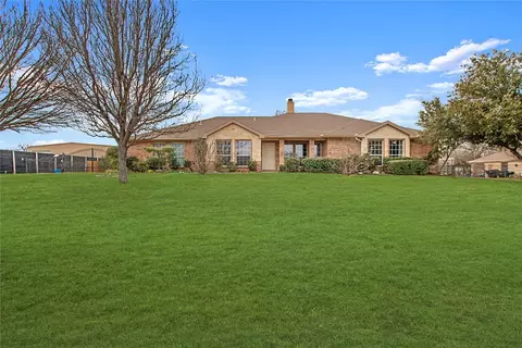 225 Plantation Dr, Burleson, TX 76028