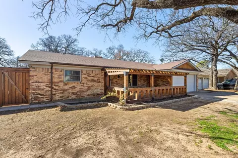 829 Oakwood Ave, Hurst, TX 76053