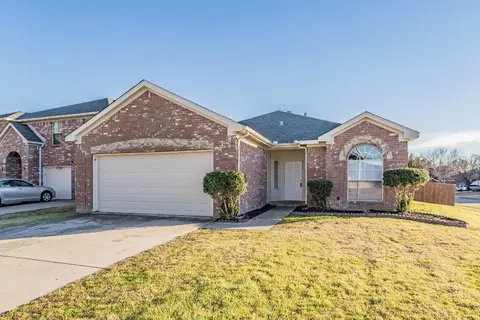 2763 N Hampton Dr, Grand Prairie, TX 75052