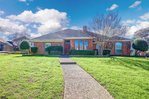 2200 Edgewater Ct, Bedford, TX 76021