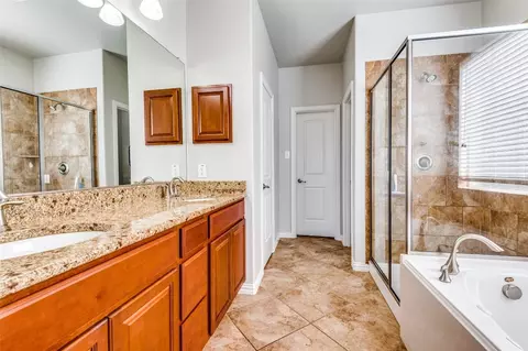 Bath - 3517 Durango Root Ct, Fort Worth, TX 76244 photo 2 of 5