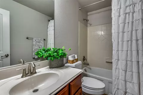 Bath - 3517 Durango Root Ct, Fort Worth, TX 76244 photo 4 of 5